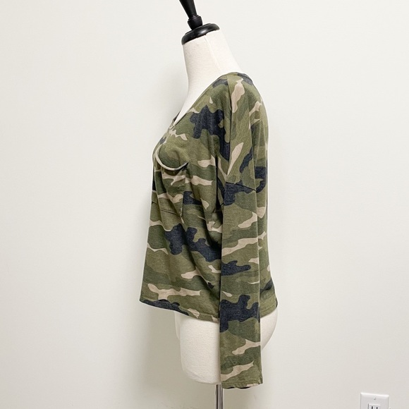 Express Camo Camouflage Top Medium Shorter Length Boxy Cut Pocket Long Sleeve - Picture 6 of 9